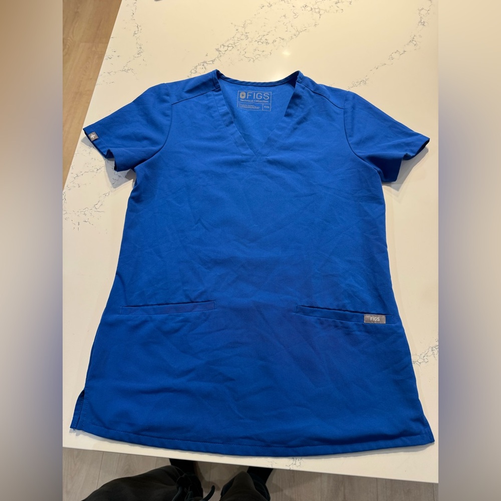 Figs Women’s Technical Collection Royal Blue Casma 3 Pocket Scrub Top - XXS .